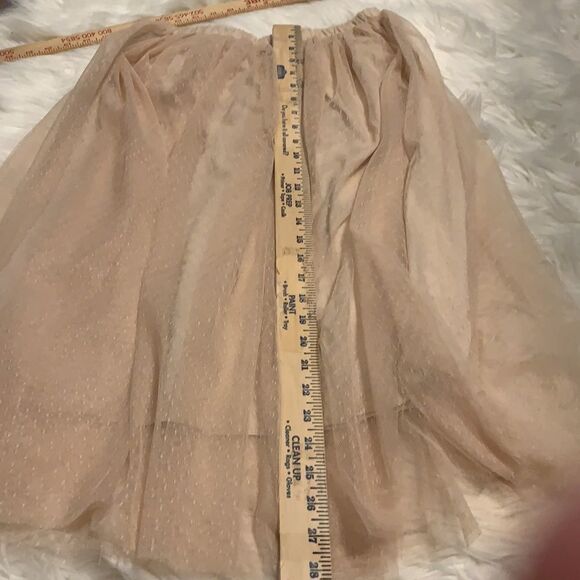 KyeMi Small NWT cream skirt.  Sheer cover over lining. - Picture 7 of 8